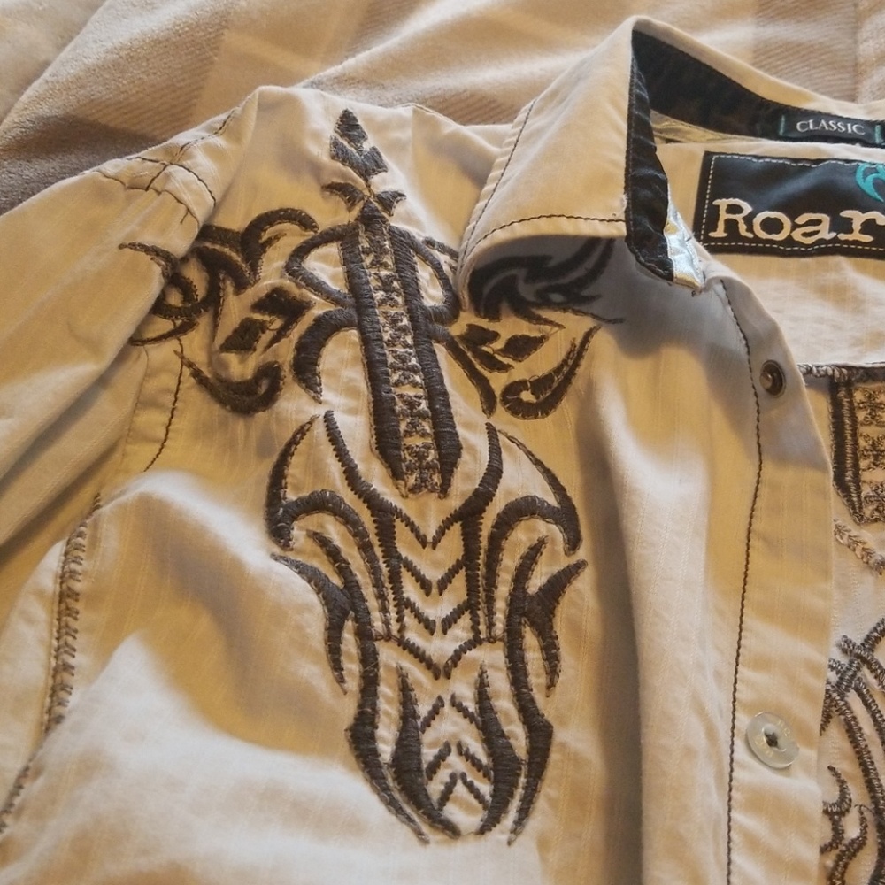 Xl roar shirt euc buckle light blue